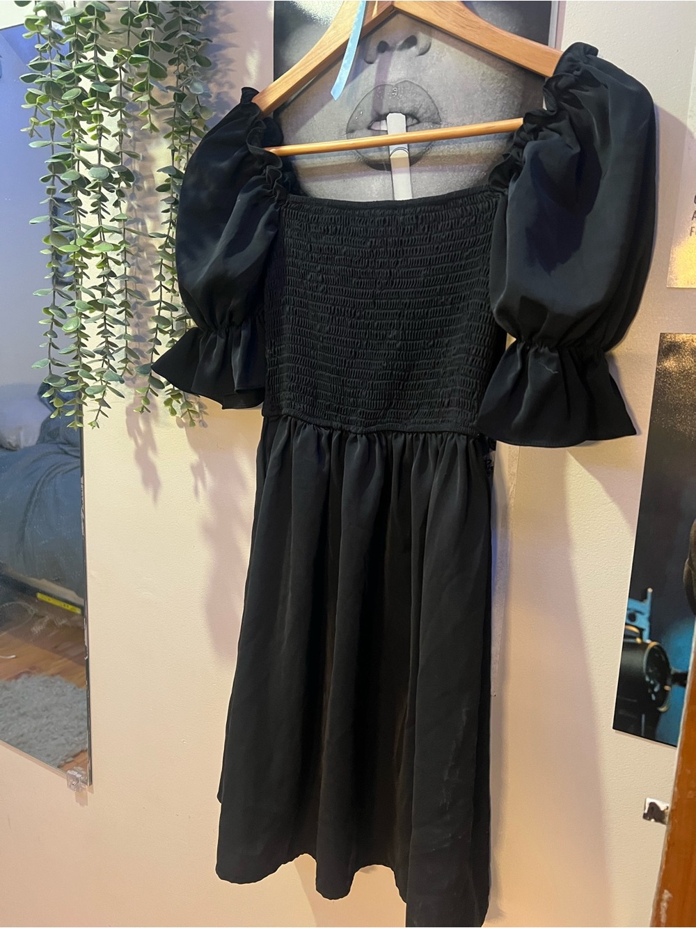 Source Unknown Black Puff-Sleeve Smocked Midi Dress